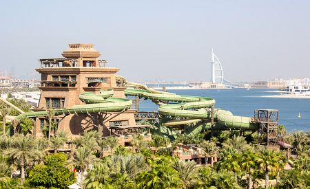 Zažijte zábavu v tomto atraktivním vodním světě vytvořeném na umělém poloostrově Palm Jumeirah