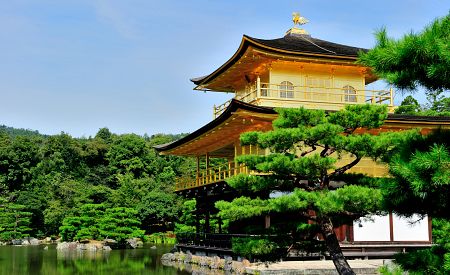 Nádherný Zlatý pavilon v Kjótu 