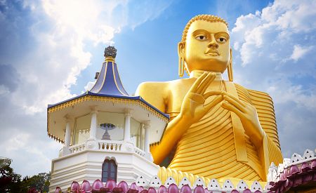Zlatá socha Buddhy v Dambulle
