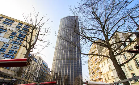 V okolí mrakodrapu Montparnasse jsou trhy celoročně…