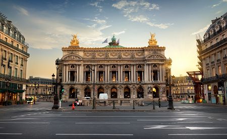 Impozantní budova pařížské Opery