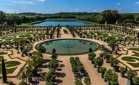 Oranžérie nacházející se v areálu zámku Versailles