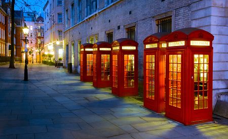Ikonické telefonní budky v londýnské Covent Garden