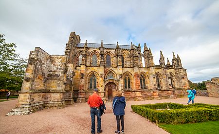 Naši cestovatelé před Rosslynskou kaplí