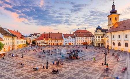 Velké náměstí v Sibiu s radniční věží