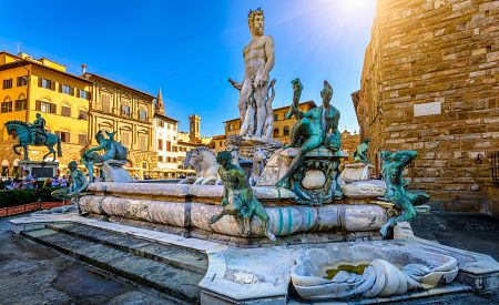 Fontána Neptun na náměstí Piazza della Signoria ve Florencii