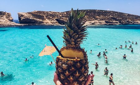Tropický koktejl a ostrov Comino – dovolenková idylka…