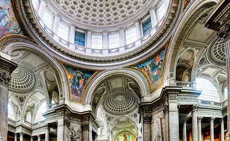 Impozantní interiéry pařížského Pantheonu
