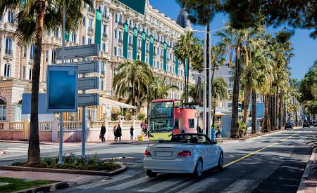 Vánočně laděná Promenade de la Croisette v Cannes