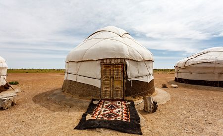 Přespěte v jurtovém kempu u Aralského moře!