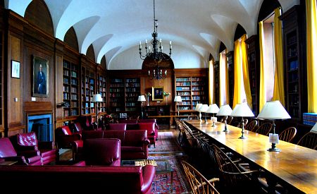 Působivá univerzitní knihovna Harvardské univerzity