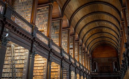 Nahlédněte do ohromných interiérů knihovny Book of Kells