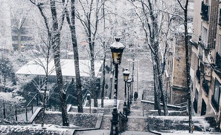 Okouzlující Montmartre pod sněhobílou pokrývkou