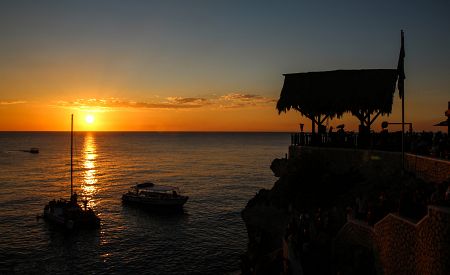 Nezapomenutelný západ slunce v Rick’s Café v Negrilu