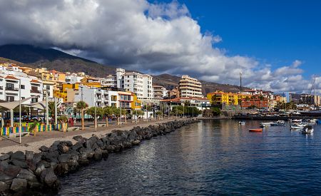 Pohled na rybářský přístav v Santa Cruz de Tenerife na kanárském ostrově Tenerife