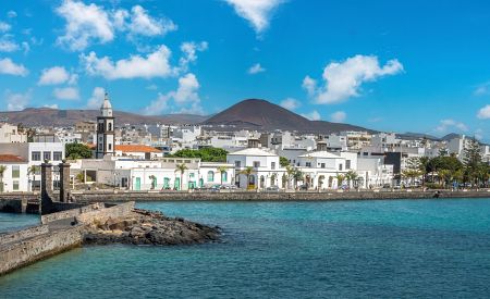 Tradiční bílé domy typické pro staré město v Arrecife