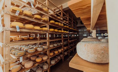 Tradiční výrobna sýru čedar v oblasti Cheddar