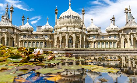 Bývalá královská rezidence Royal Pavilion v Brightonu