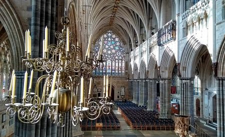 Skvostné interiéry katedrály sv. Petra v Exeteru