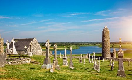 Působivý klášterní areál Clonmacnoise