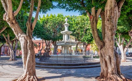 Útulné náměstí v městečku San Cristóbal de la Laguna