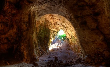 Monumentální prostory menorské jeskyně Cova des Coloms