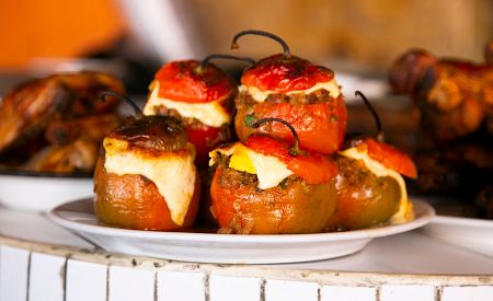 Plněné rocoto (Rocoto Relleno) – pikantní peruánský pokrm z Arequipy