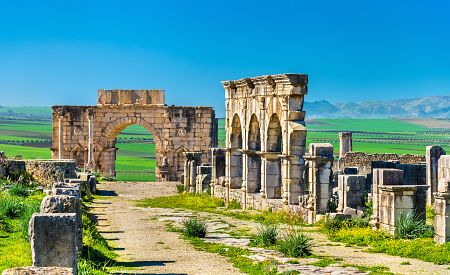 Římské město Volubilis je ukryté v olivových hájích podhůří Rífského Atlasu