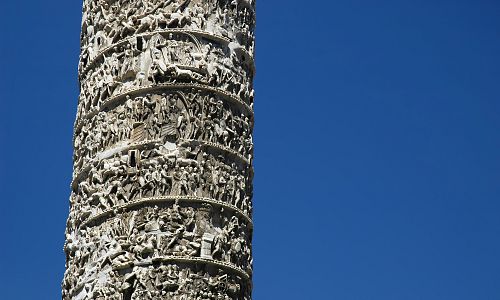 Piazza Colonna - detail sloupu Marka Aurelia