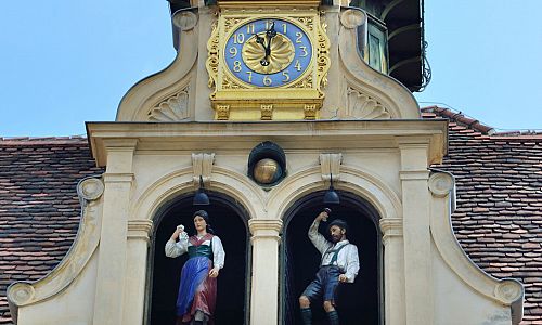 Hospodyňka s hospodářem za zvonkohře v Grazu