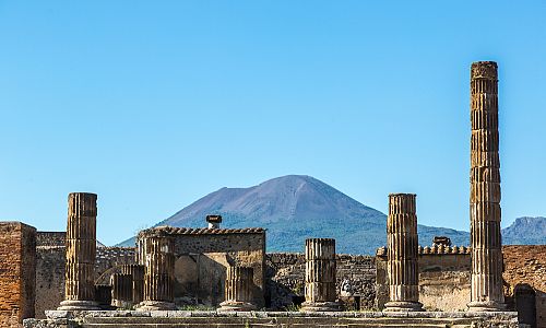 Sopka Vesuv, která Pompeje v roce 79 po Kr. zničila