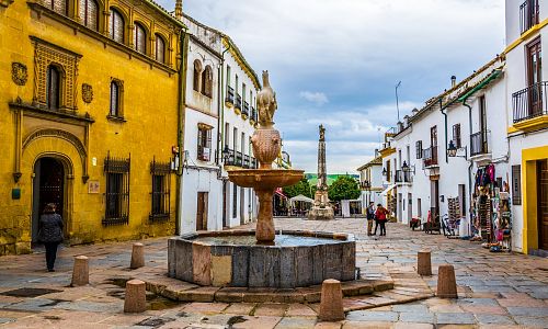 Malé náměstí v centru Córdoby