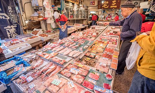 Trh je zaměřen hlavně na ryby a mořské plody