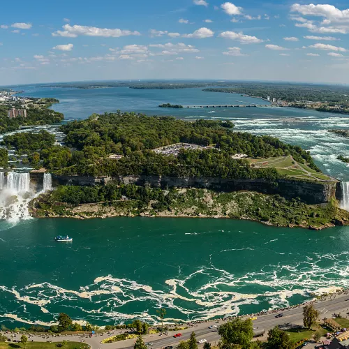 Niagarské vodopády z americké i kanadské strany