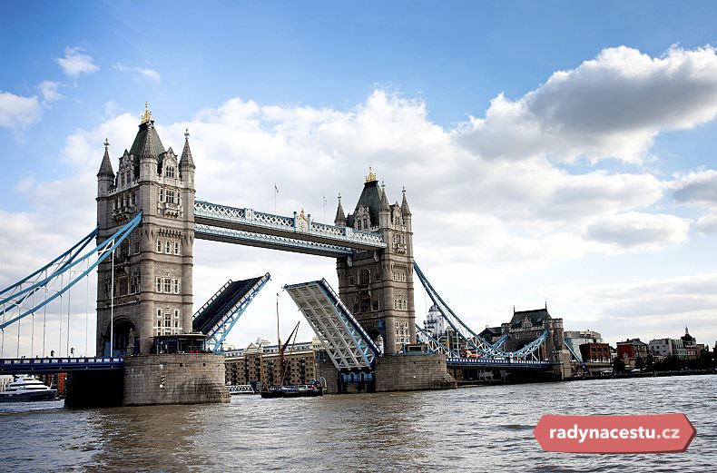 Stavba Tower Bridge trvala celých osm let