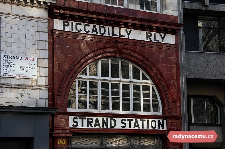 Strand Station, Temple