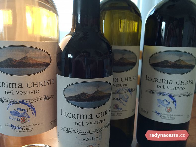 Víno Lacryma Christi s razítkem