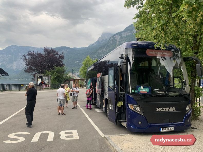 Autobus Radynacestu.cz pod Švýcarskými Alpami