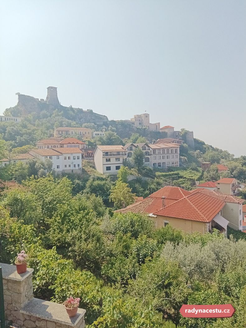Skanderbegovo muzeum se nachází v pevnosti nad městem Kruja