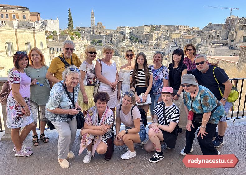 Skupina cestovatelů v úžasné Apulii