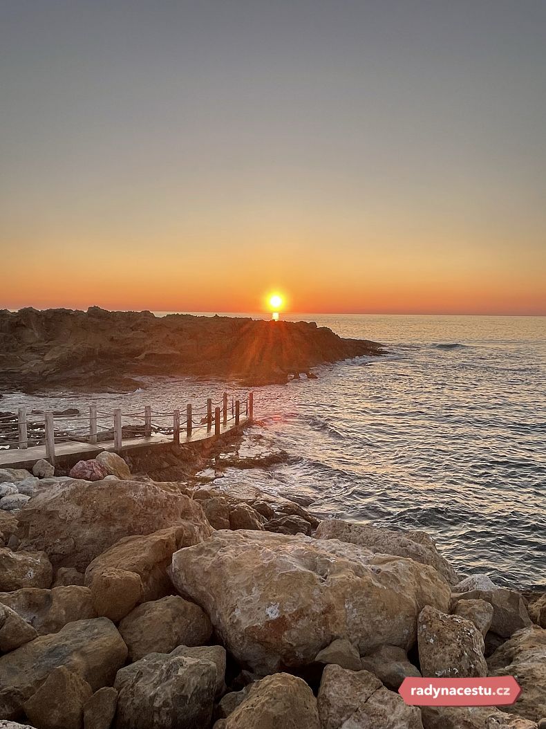 Západy slunce jsou na Kypru kouzelné