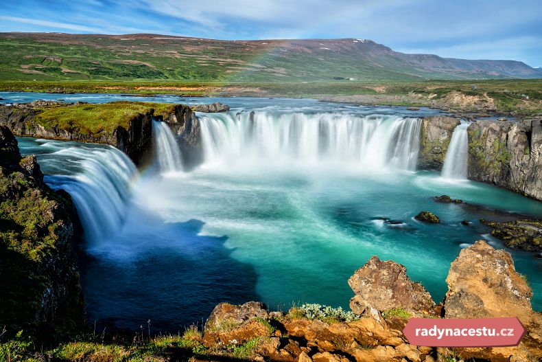 Mohutný vodopád Gullfoss na Islandu