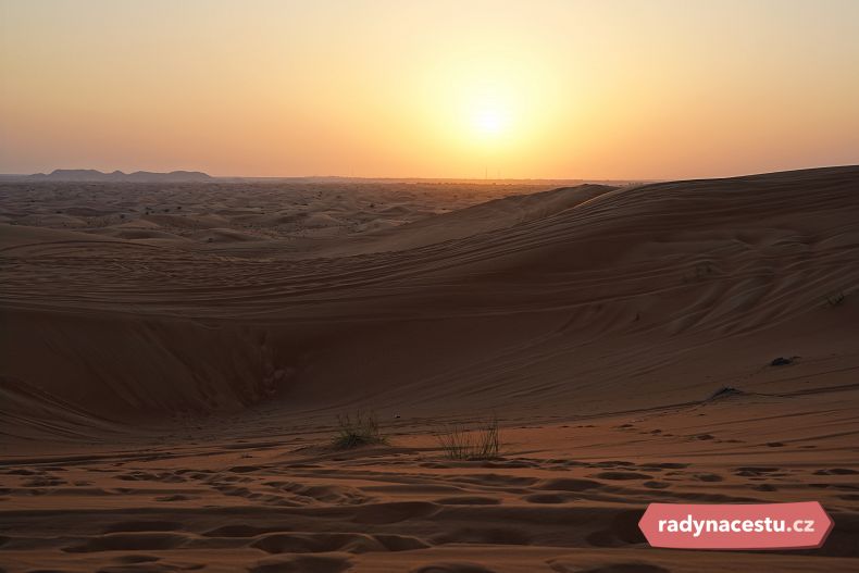 Nádherný západ slunce na poušti