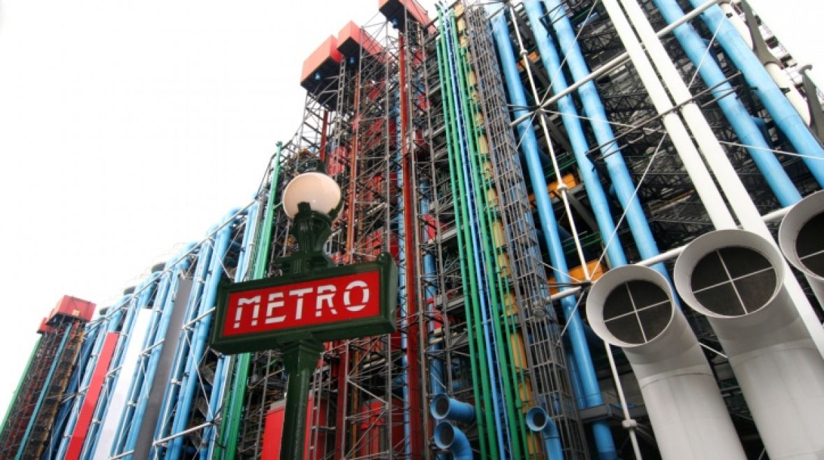 Centre George Pompidou - trubky jsou krásně barevně rozlišeny