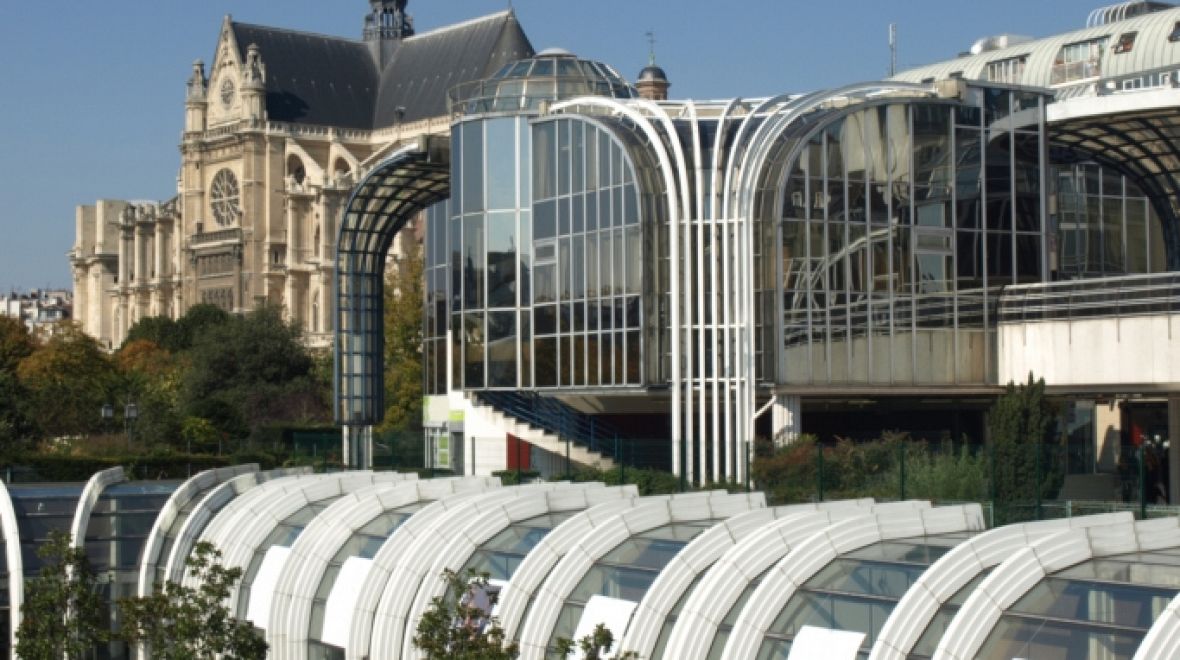 Les Halles - velká část obchodního domu je v podzemí, nahoře se nachází park