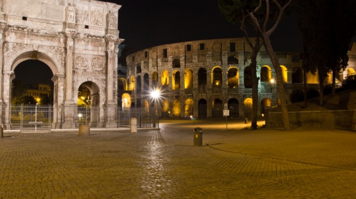 Konstantinův oblouk a Koloseum