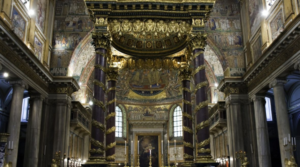 Interiér papežské baziliky