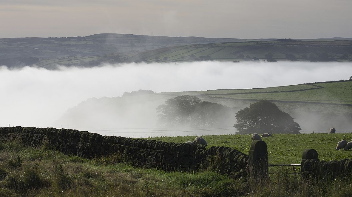 Mlha v údolí, Anglie