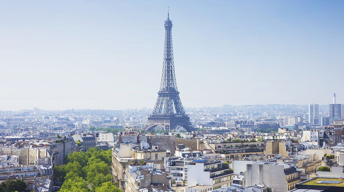 Eiffelova věž - původně byla kritizována jako ošklivá