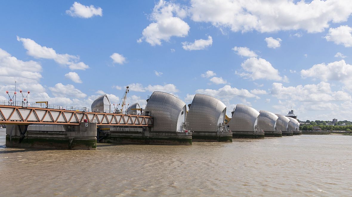 Bariéry na Temži - jsou největším protipovodňovým zařízením na světě